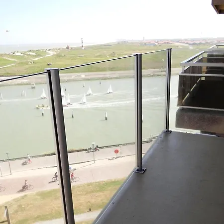 In With Stunning Sea Views, Cleaning Included Apartamento